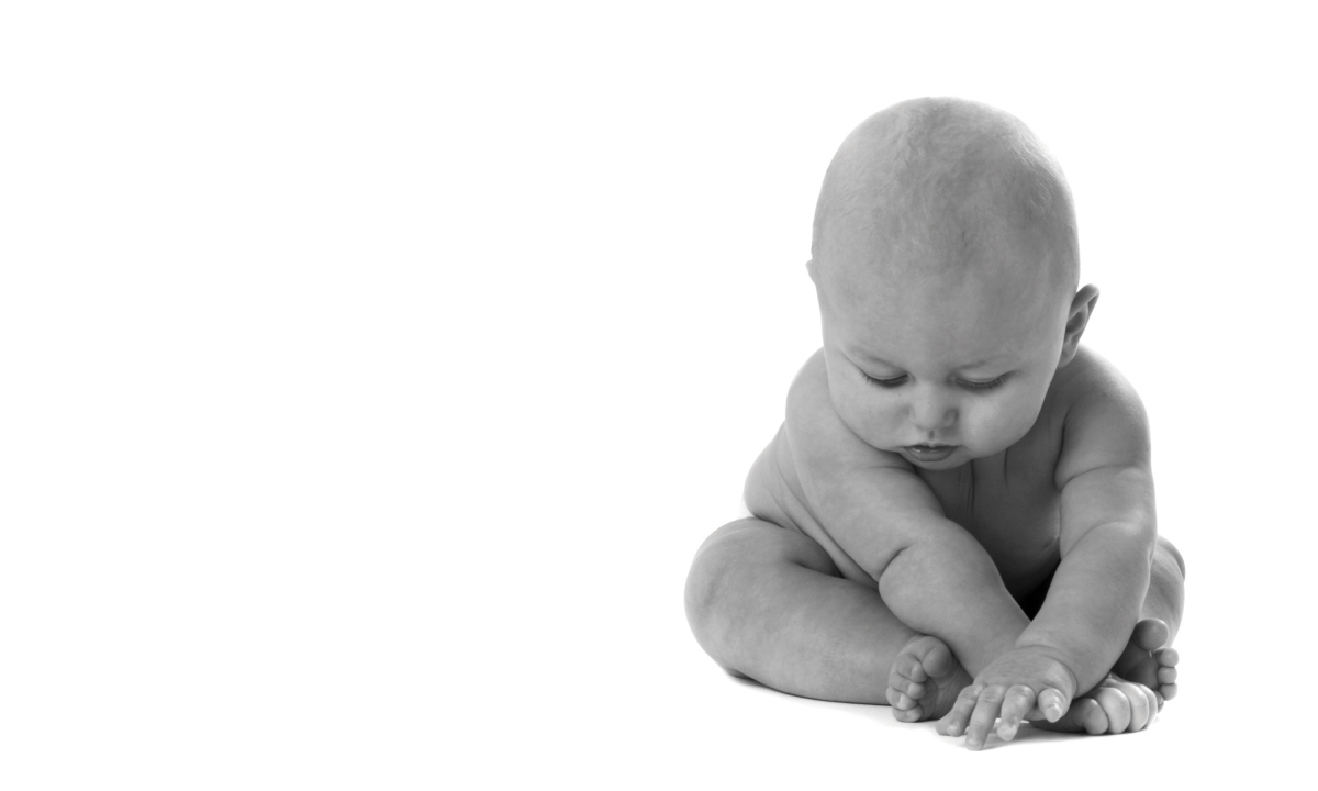 By Dana Robertson Creative Director and Founder of Neon. Yogita going ga-ga for yo-ga. We were briefed by a new start-up venture offering high end educational yoga classes for mothers and babies, and mothers-to-be. They asked us to name the new company and create a brand identity and visual language that would cut through the blandly generic mother-and-baby photography currently saturating the market. They wanted to communicate that this wasn’t “just another yoga class”, but an offering with childbirth education at its heart – through classes designed to support a mother, her baby and her partner, through pregnancy and beyond into labour, birth and postnatal recovery. But, at the same time, the company founders were keen to convey that yoga and learning can and should be fun. Idea, art direction and design by Neon Design & Branding Consultancy www.neon-creative.com