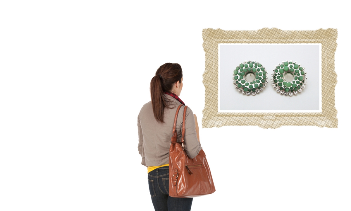 By Dana Robertson Creative Director and Founder of Neon. The Goldsmiths' Company New Designers exhibition stand. Helping young talent get noticed. For up-and-coming jewellers, The Goldsmiths’ Company’s annual New Designers exhibition is a fantastic opportunity to showcase their talents. With a very tight turn-around time, we were asked to create a simple yet elegant “welcome” stand to introduce the new designers, and direct visitors to each individual jeweller’s exhibit. We were rather pleased with the outcome, particularly the dot-screen frames, which looked convincingly three-dimensional, while also giving visual coherence to a disparate collection of supplied images. Idea, art direction and design by Neon Design & Branding Consultancy www.neon-creative.com